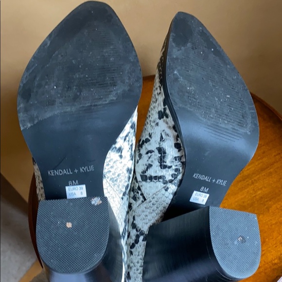 Kendall + Kylie snakeskin bottles size 8 - Picture 8 of 8